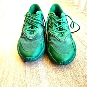 Adidas ozwegoo Green size 8